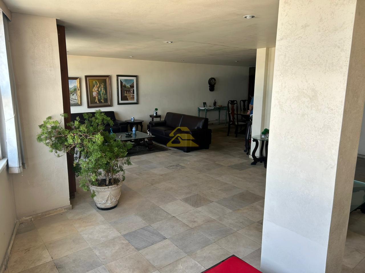 Apartamento à venda com 3 quartos, 215m² - Foto 7