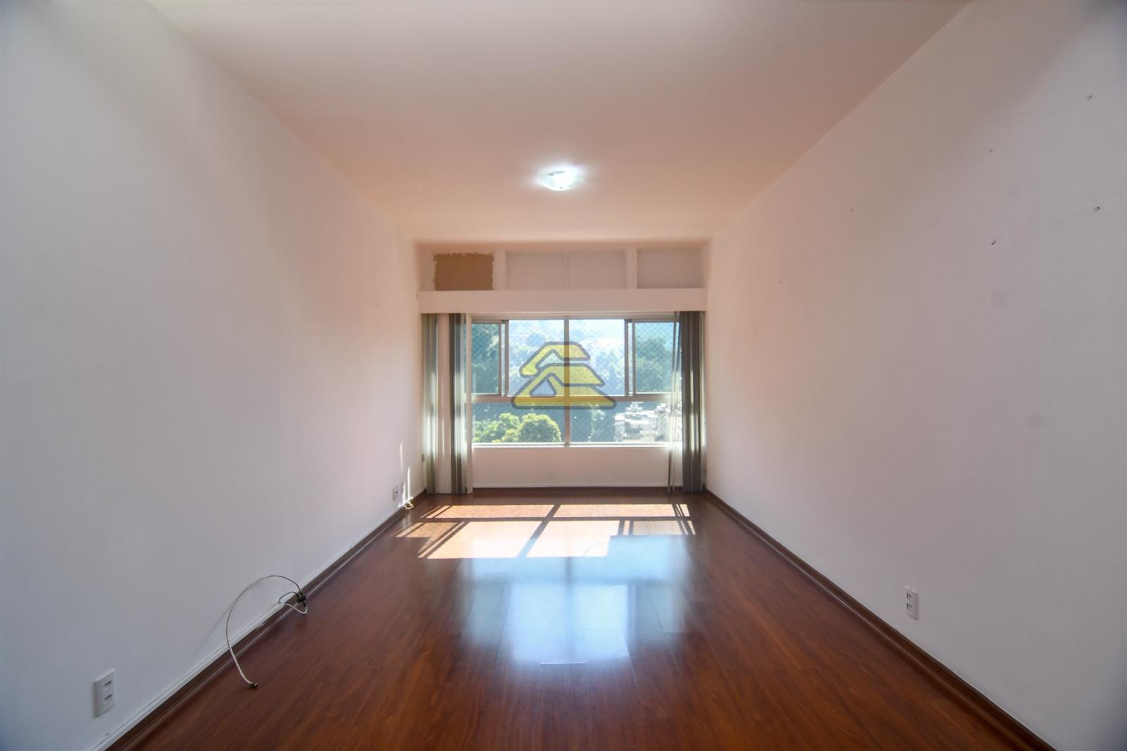 Apartamento à venda com 3 quartos, 118m² - Foto 2