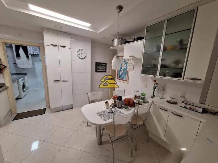 Apartamento à venda com 4 quartos, 236m² - Foto 18