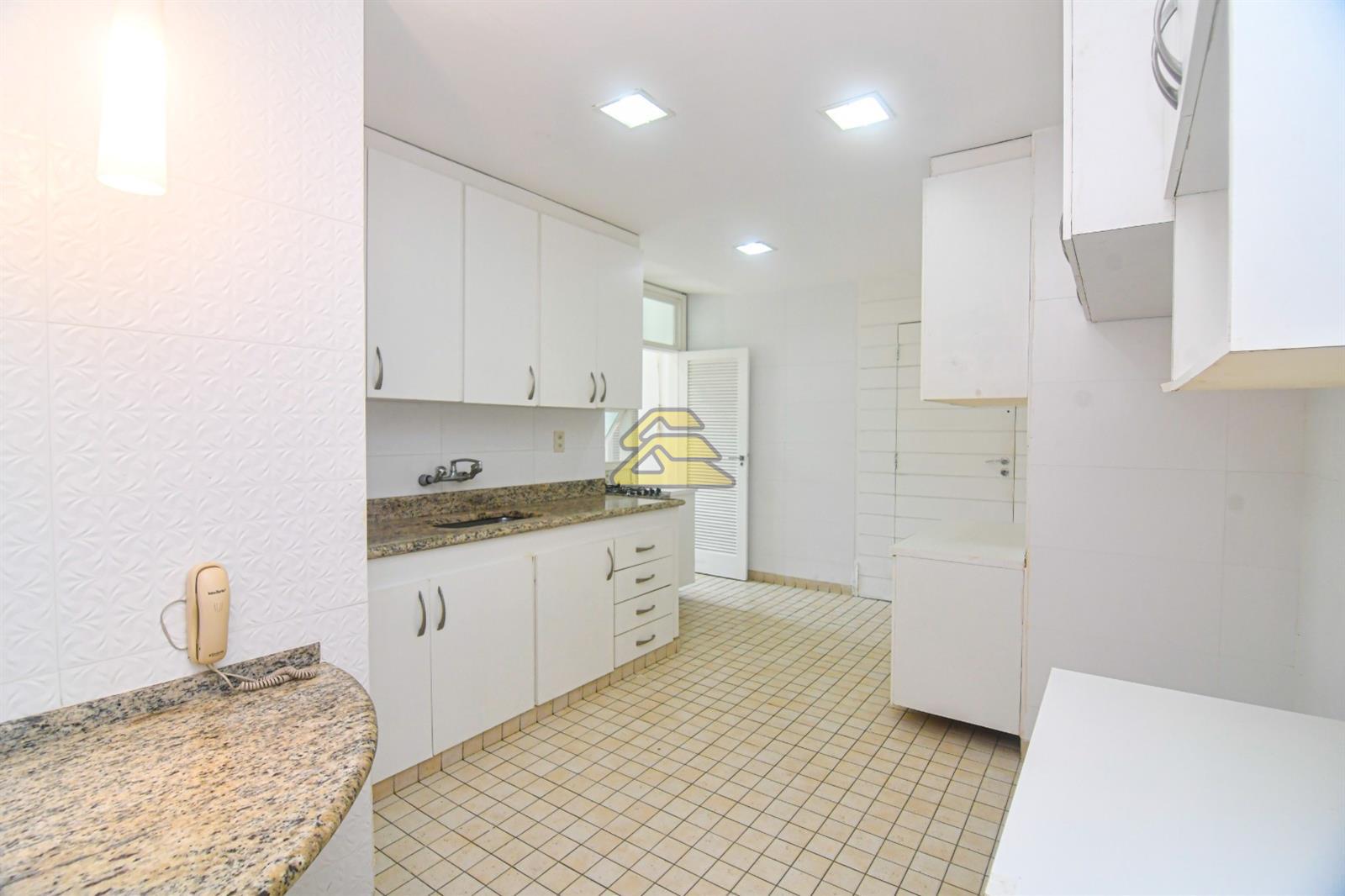 Apartamento à venda com 3 quartos, 131m² - Foto 29