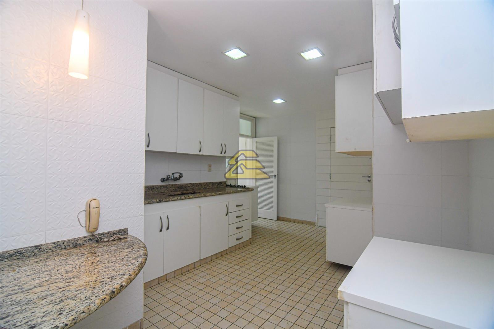 Apartamento à venda com 3 quartos, 131m² - Foto 31