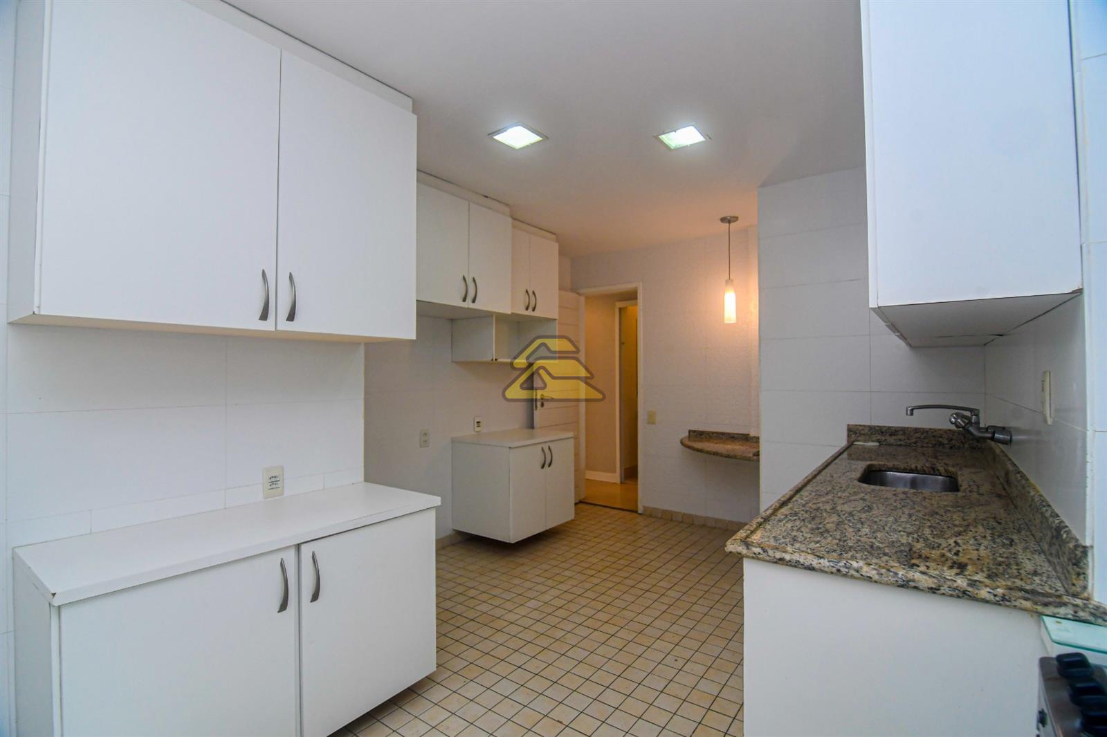 Apartamento à venda com 3 quartos, 131m² - Foto 32