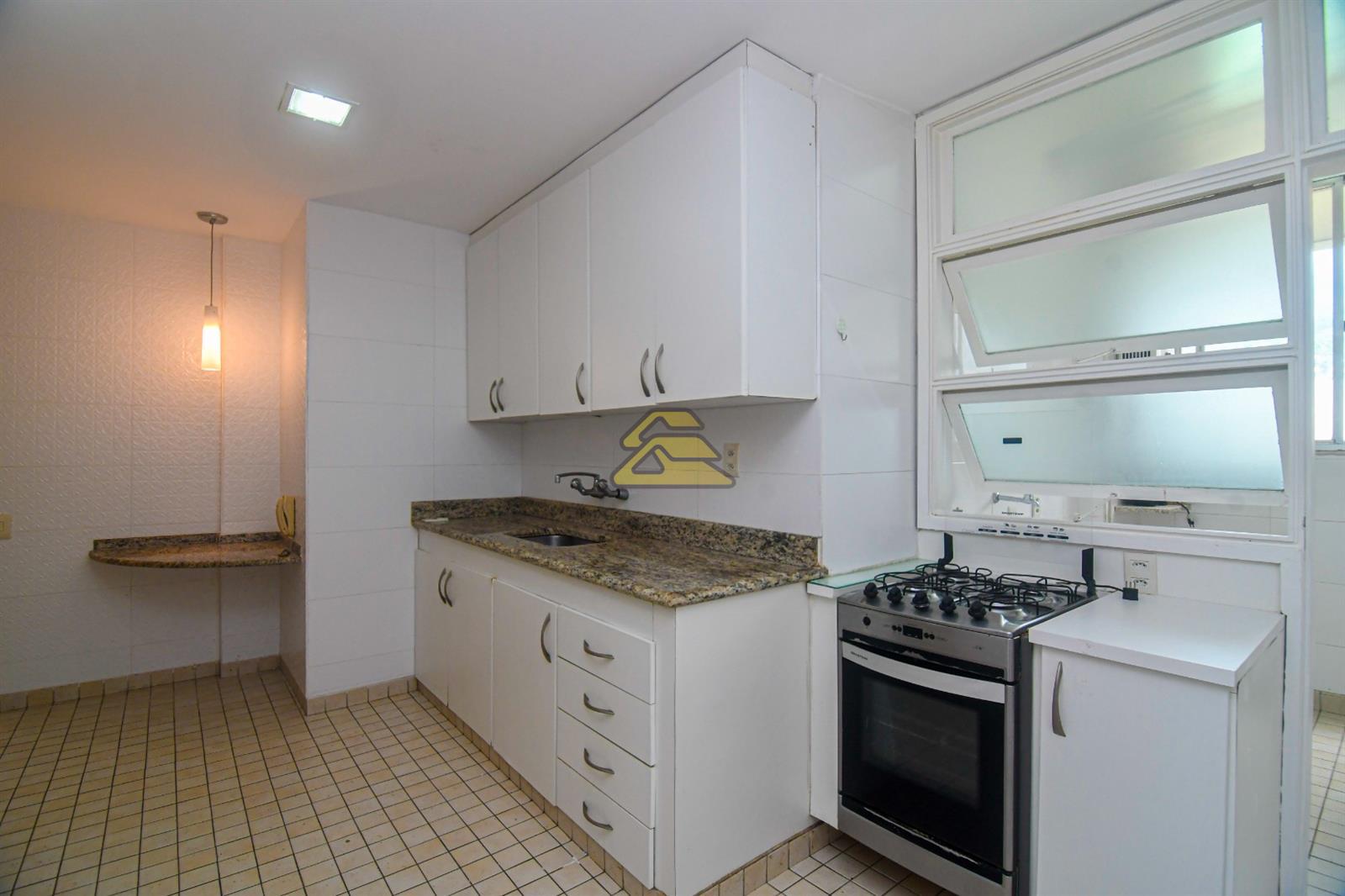 Apartamento à venda com 3 quartos, 131m² - Foto 30