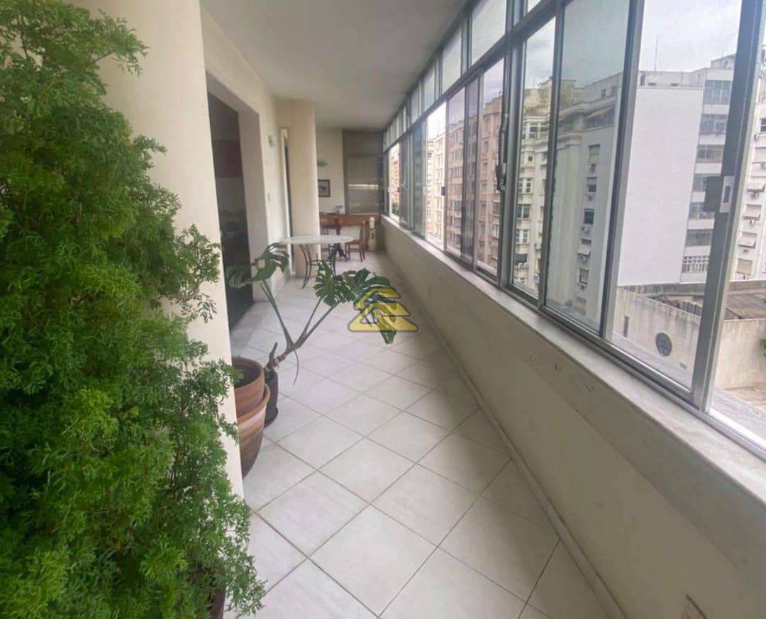 Apartamento à venda com 3 quartos, 270m² - Foto 1