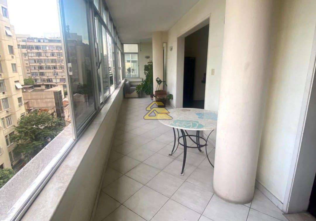 Apartamento à venda com 3 quartos, 270m² - Foto 2