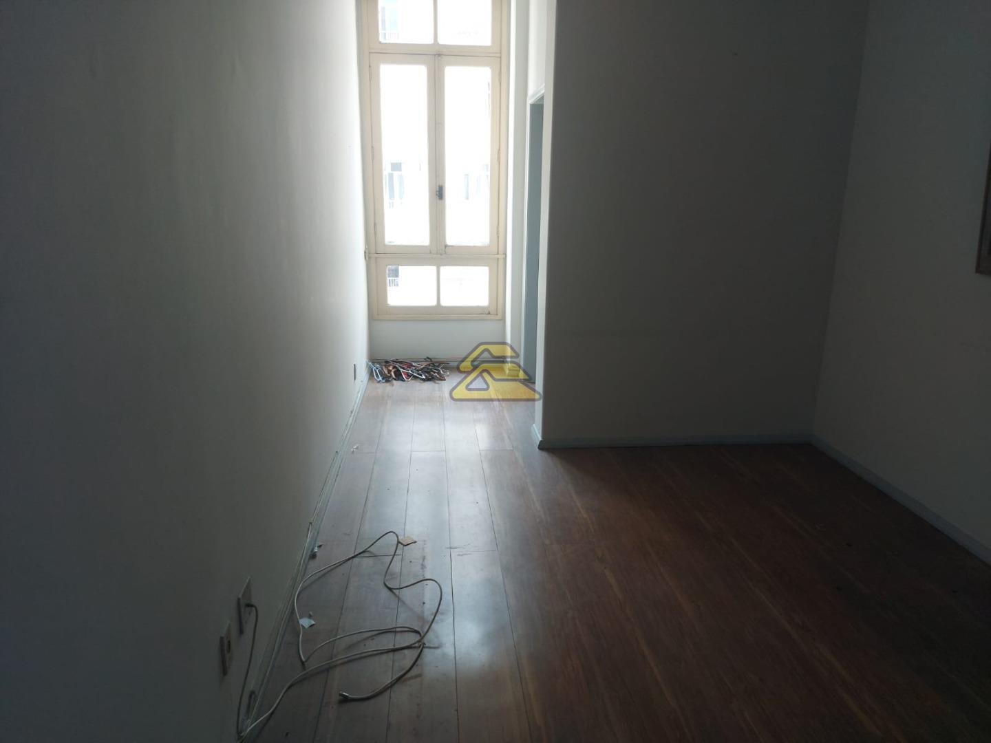 Apartamento à venda com 2 quartos, 61m² - Foto 2