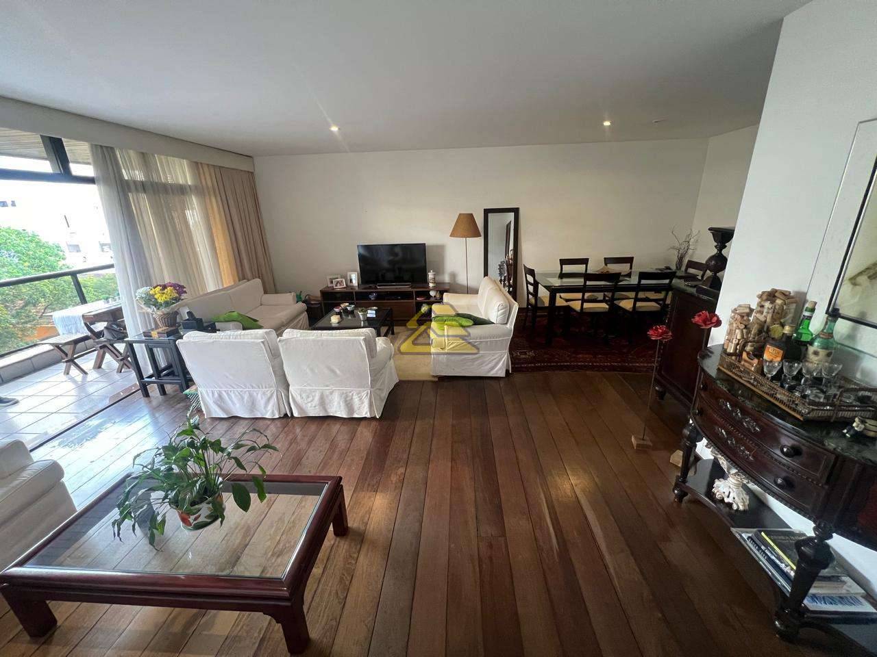 Apartamento à venda com 3 quartos, 150m² - Foto 2