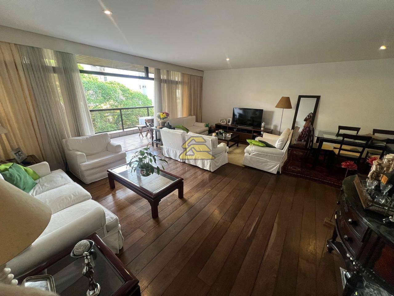 Apartamento à venda com 3 quartos, 150m² - Foto 1