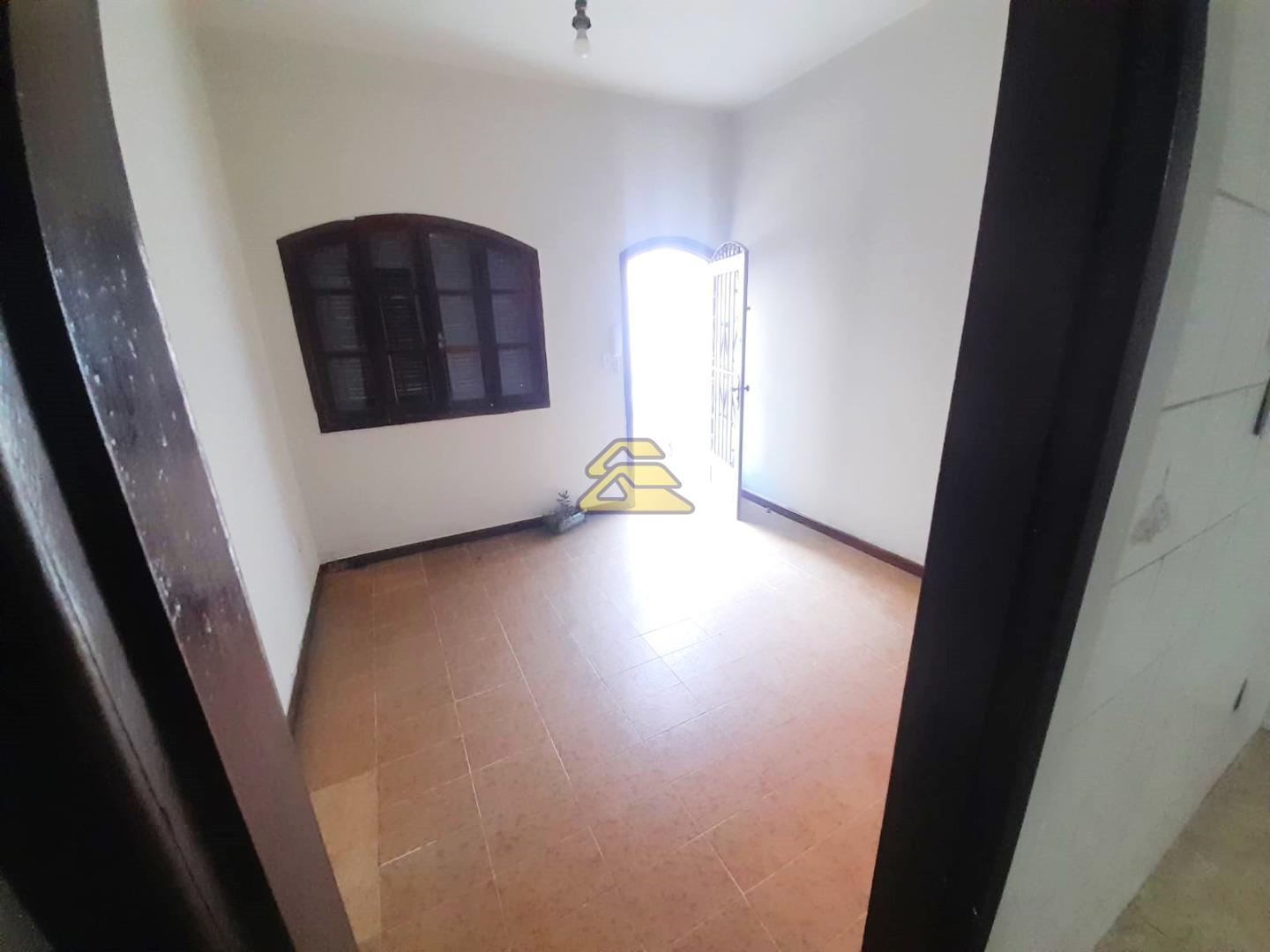 Casa à venda com 2 quartos, 65m² - Foto 1