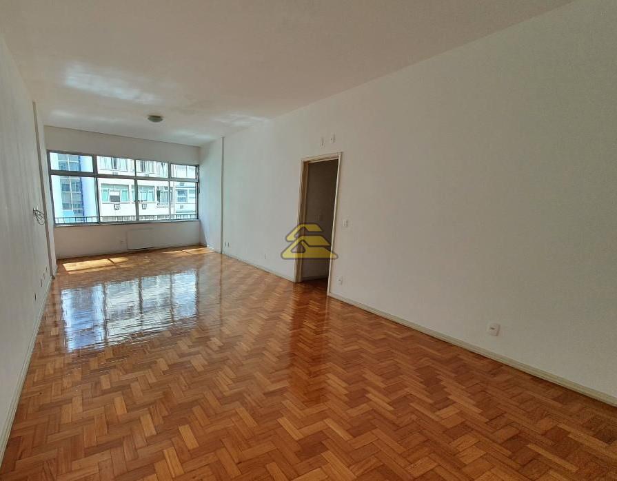 Apartamento à venda com 3 quartos, 150m² - Foto 2