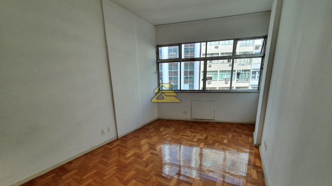 Apartamento à venda com 3 quartos, 150m² - Foto 4