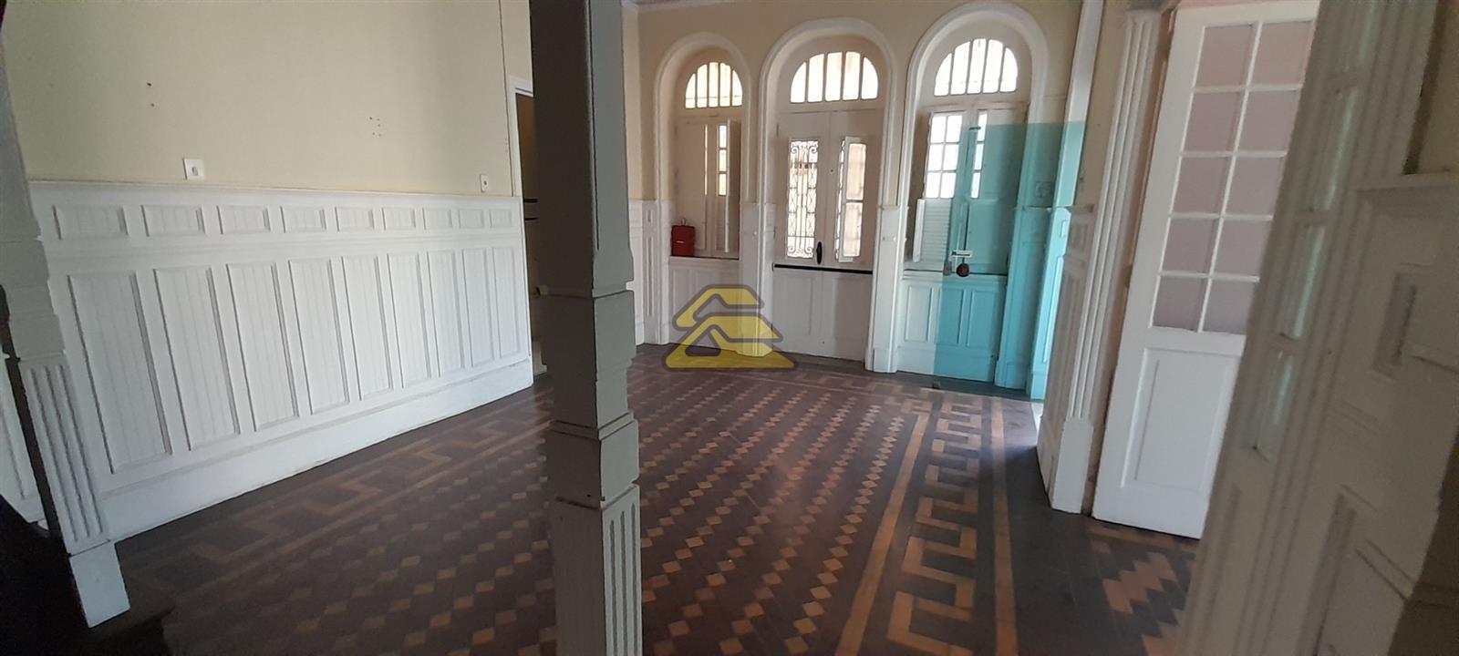 Casa à venda com 4 quartos, 124m² - Foto 2