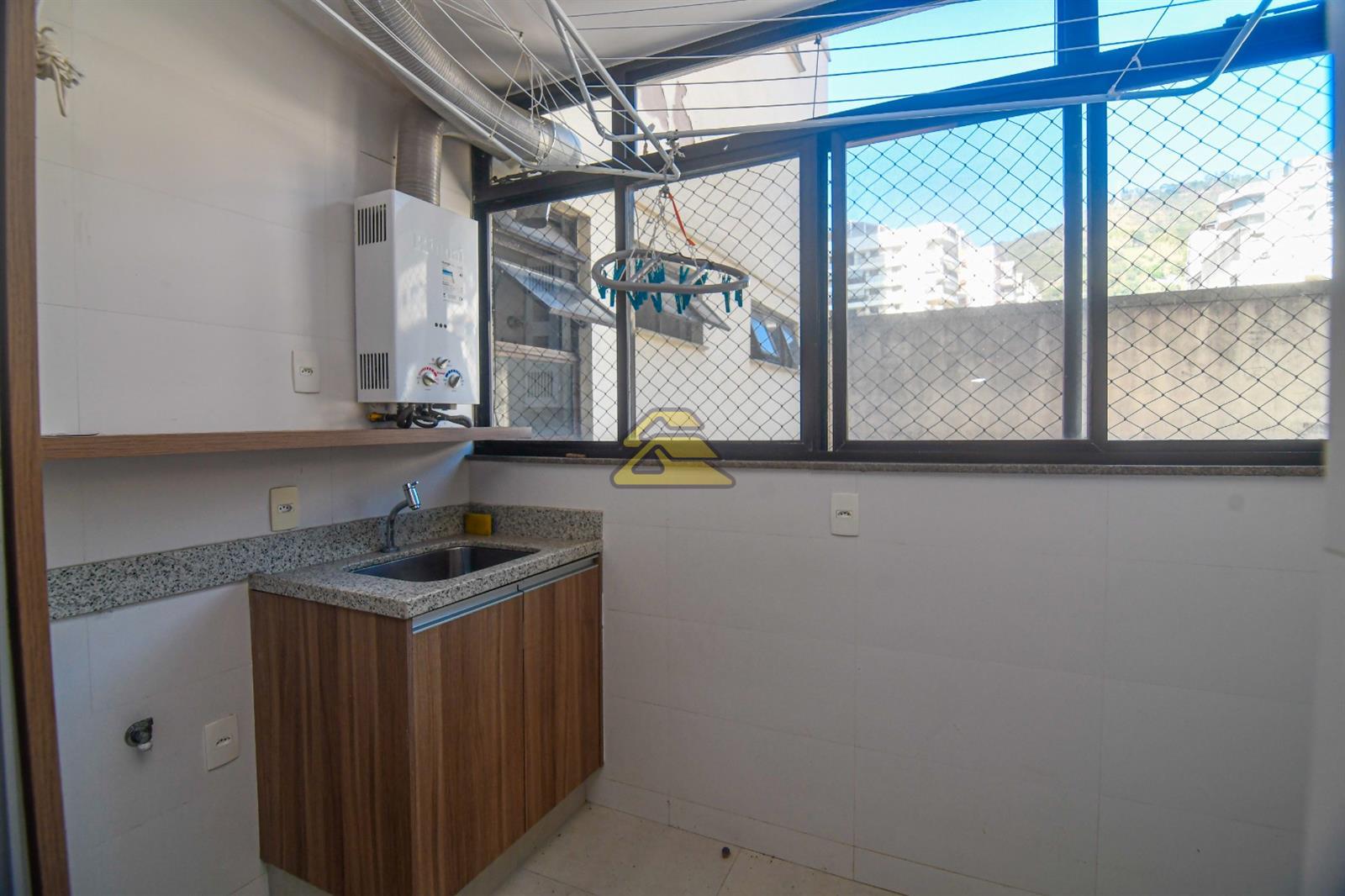 Apartamento à venda com 4 quartos, 226m² - Foto 28