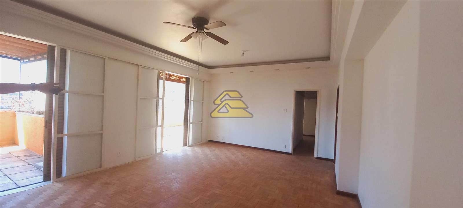 Cobertura à venda com 3 quartos, 300m² - Foto 4