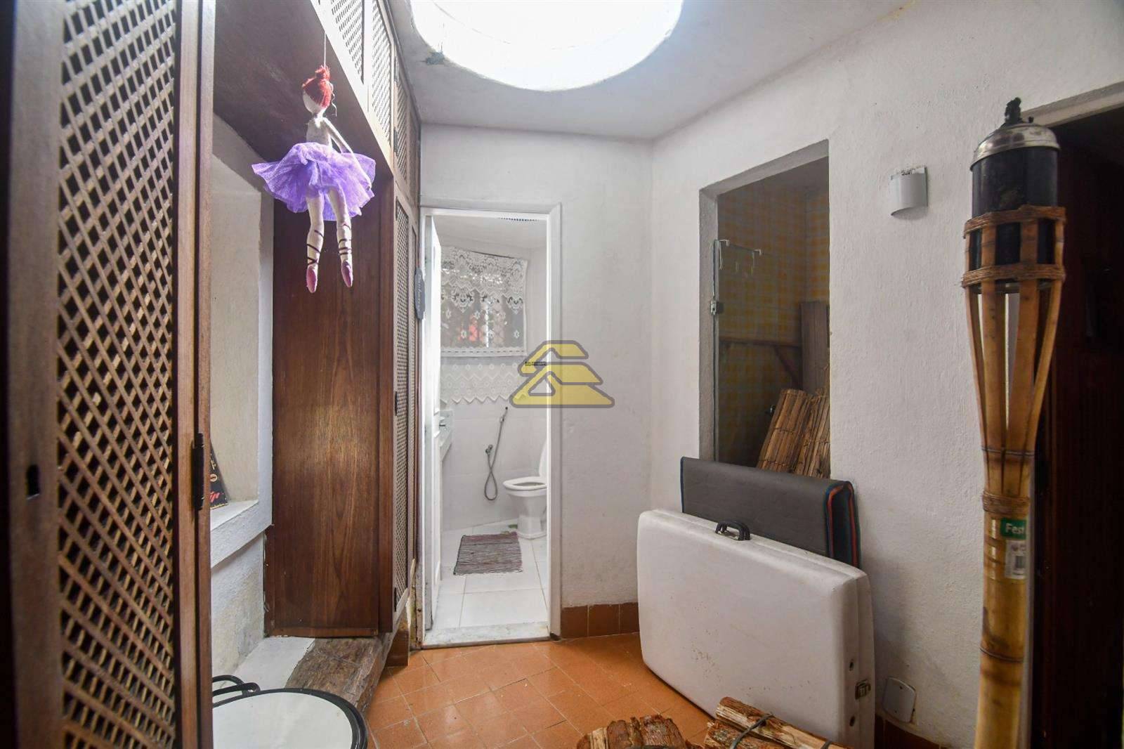 Casa à venda com 5 quartos, 273m² - Foto 32