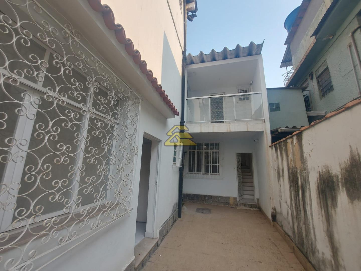 Casa à venda com 7 quartos, 259m² - Foto 1