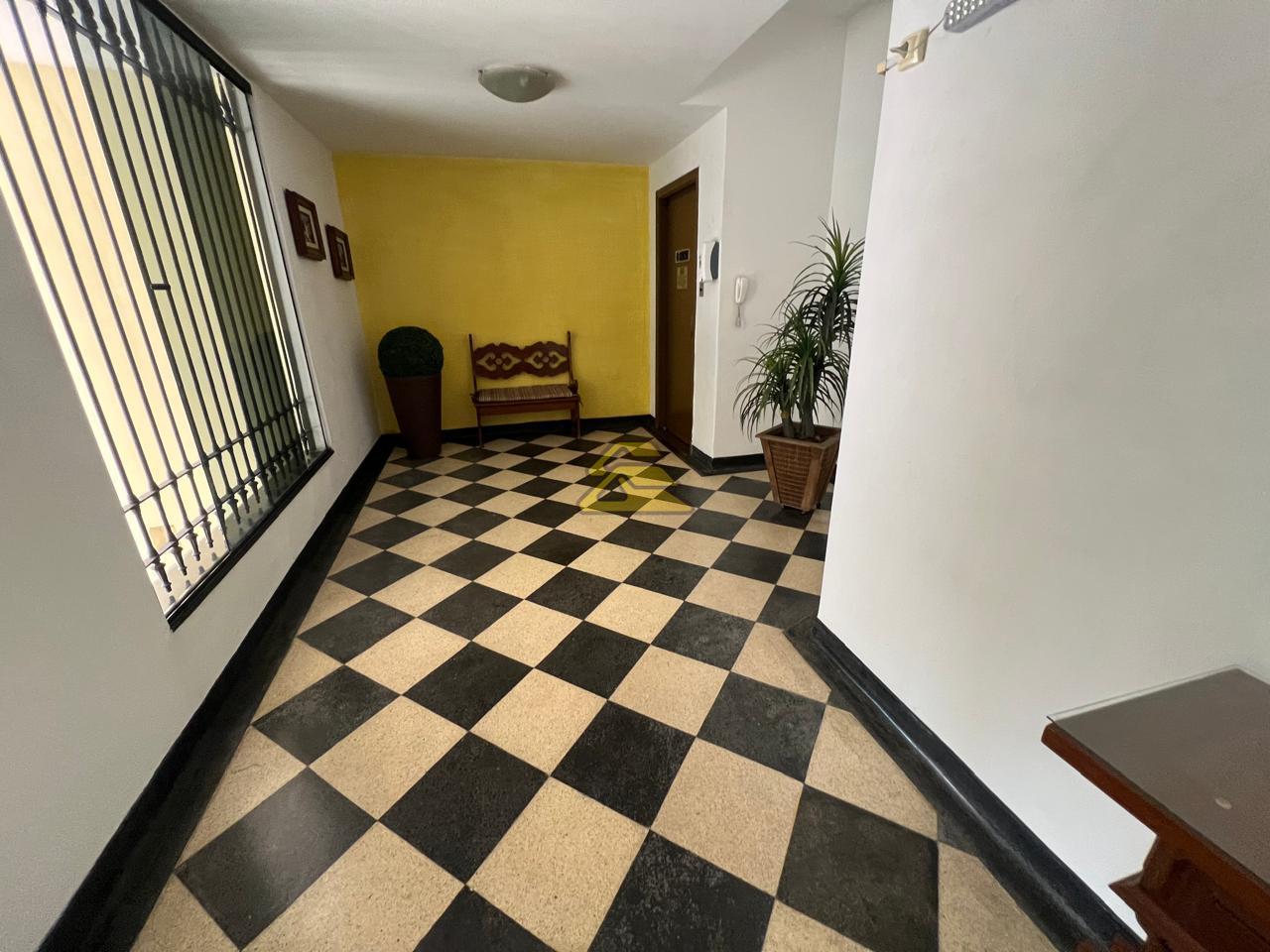 Apartamento à venda com 3 quartos, 100m² - Foto 2