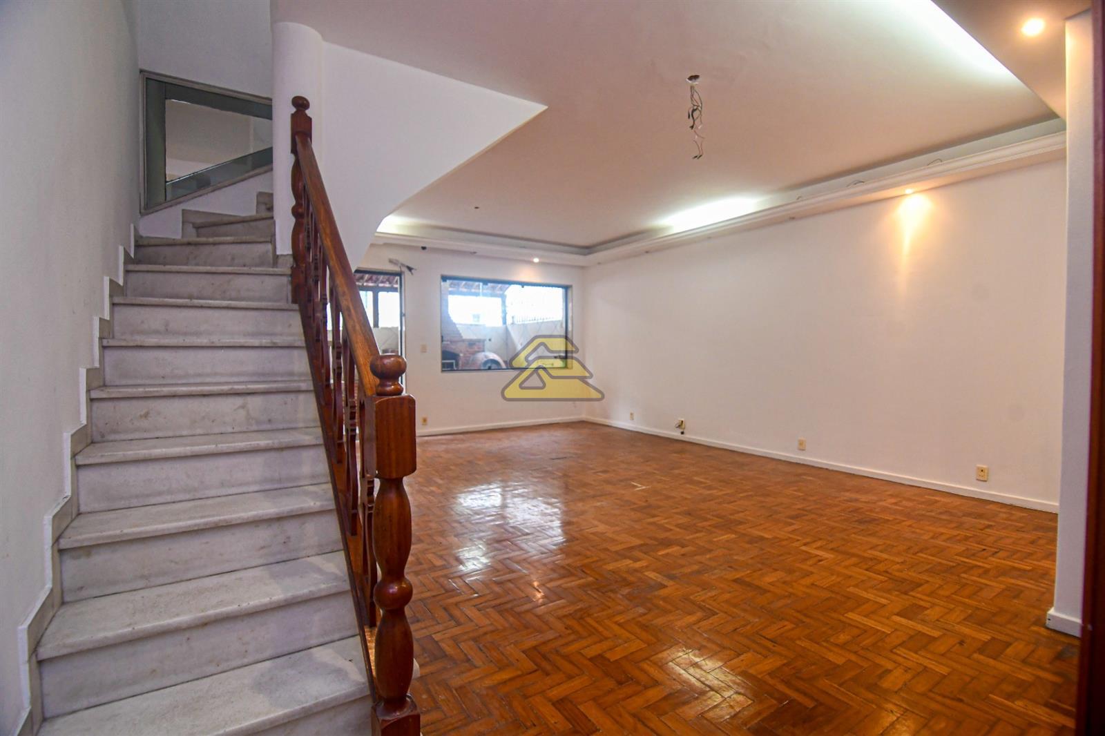 Apartamento à venda com 5 quartos, 230m² - Foto 2