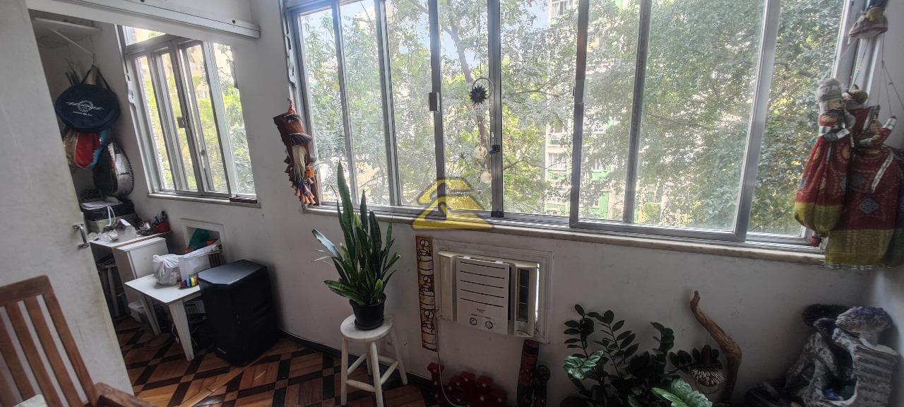 Apartamento à venda com 3 quartos, 93m² - Foto 2