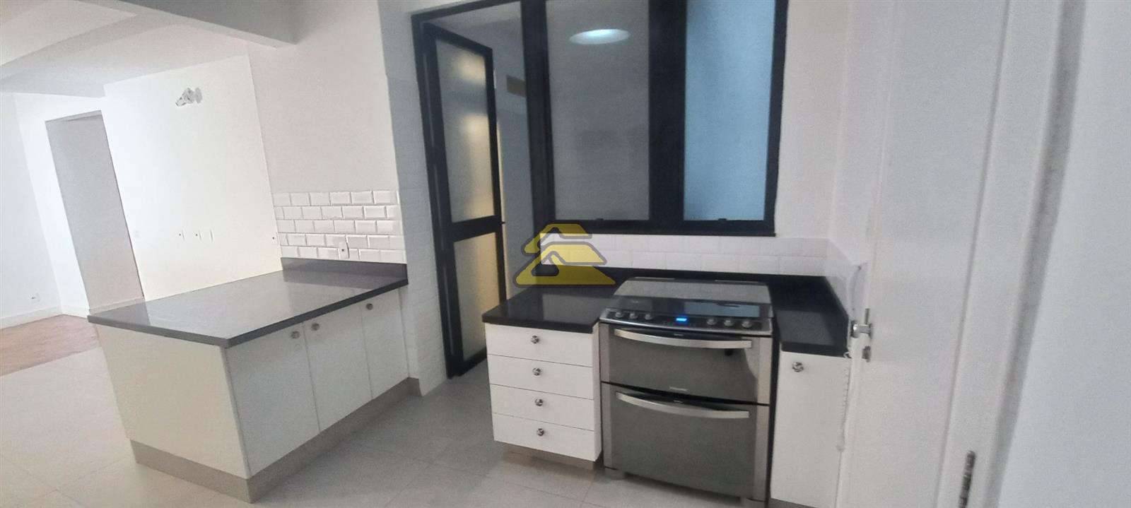 Apartamento para alugar com 3 quartos, 300m² - Foto 23