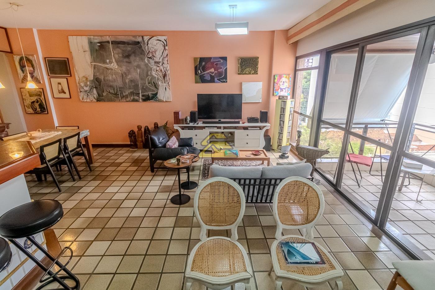 Apartamento à venda com 3 quartos, 137m² - Foto 1