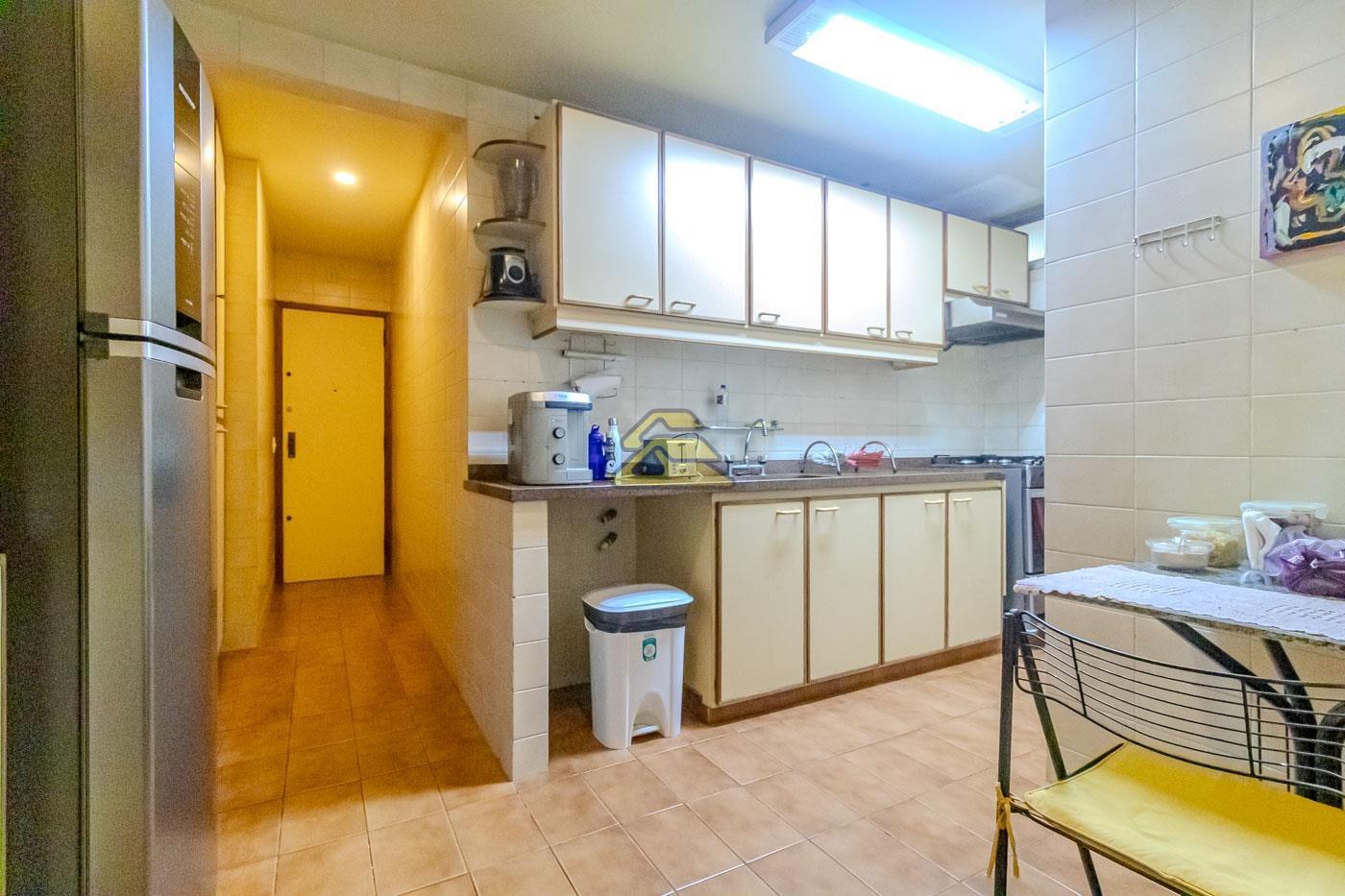 Apartamento à venda com 3 quartos, 137m² - Foto 17