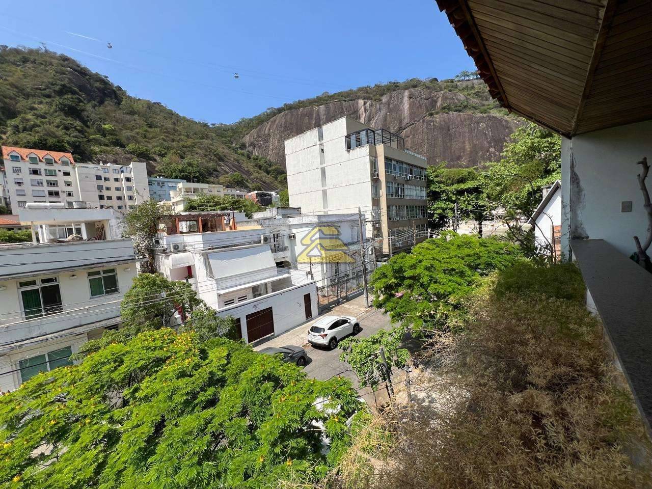 Casa à venda com 6 quartos, 387m² - Foto 1