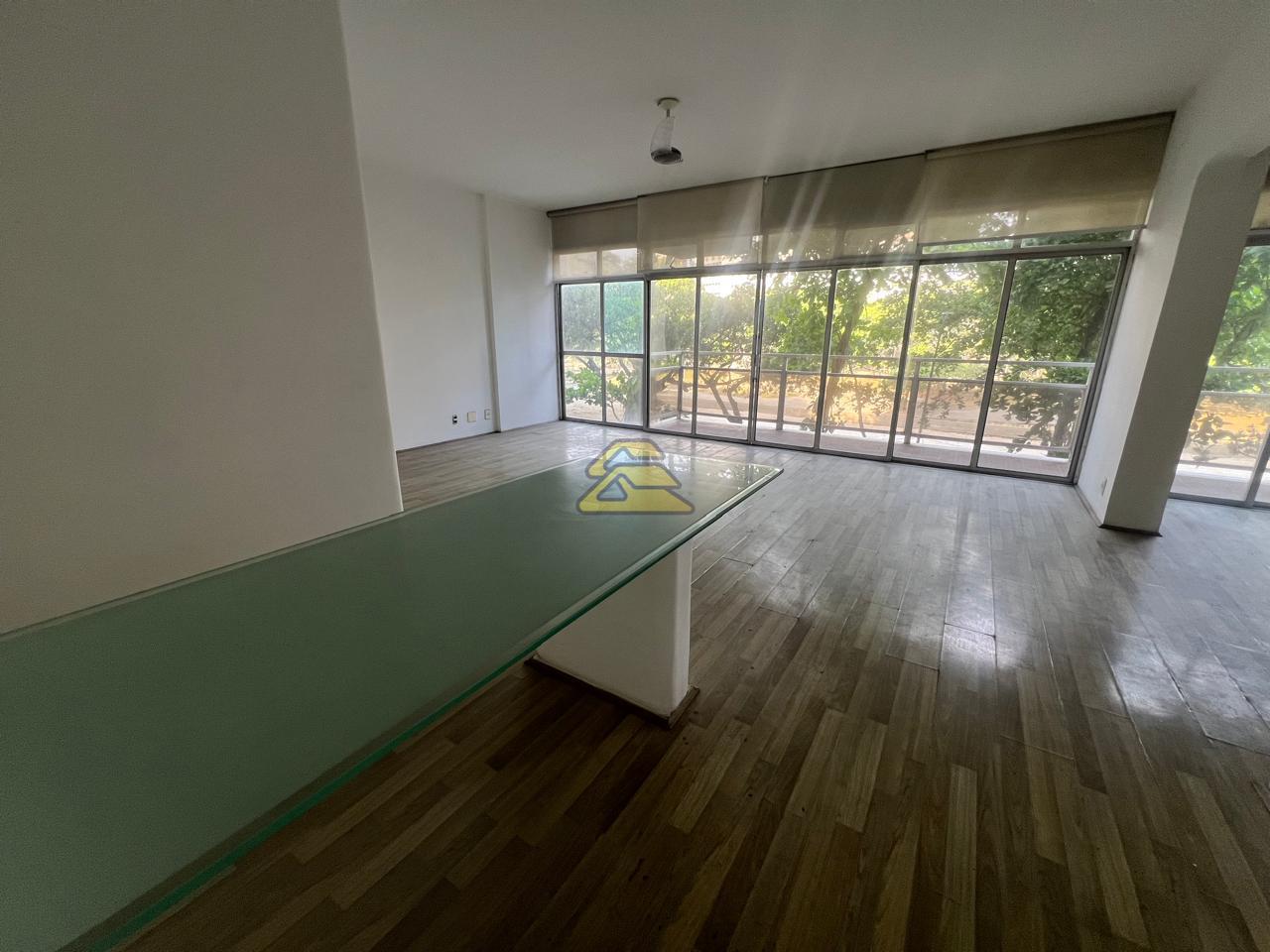 Apartamento à venda com 3 quartos, 125m² - Foto 4