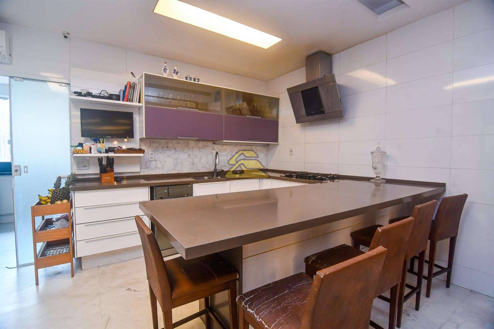 Apartamento à venda com 3 quartos, 180m² - Foto 6