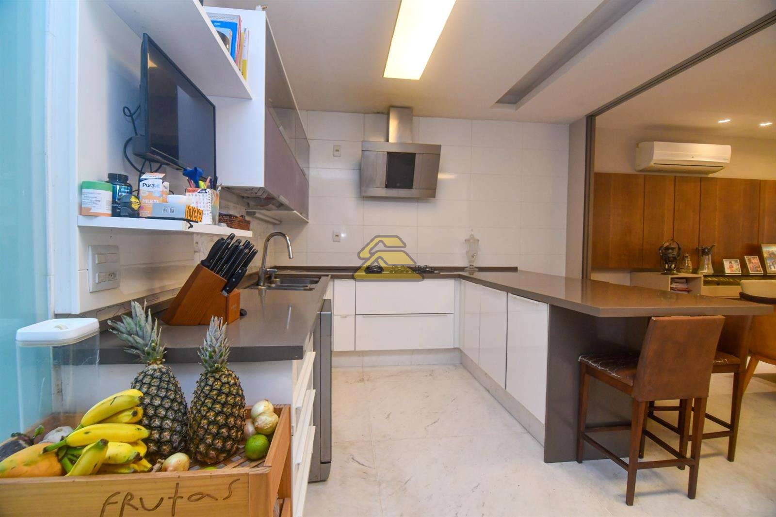 Apartamento à venda com 3 quartos, 180m² - Foto 8