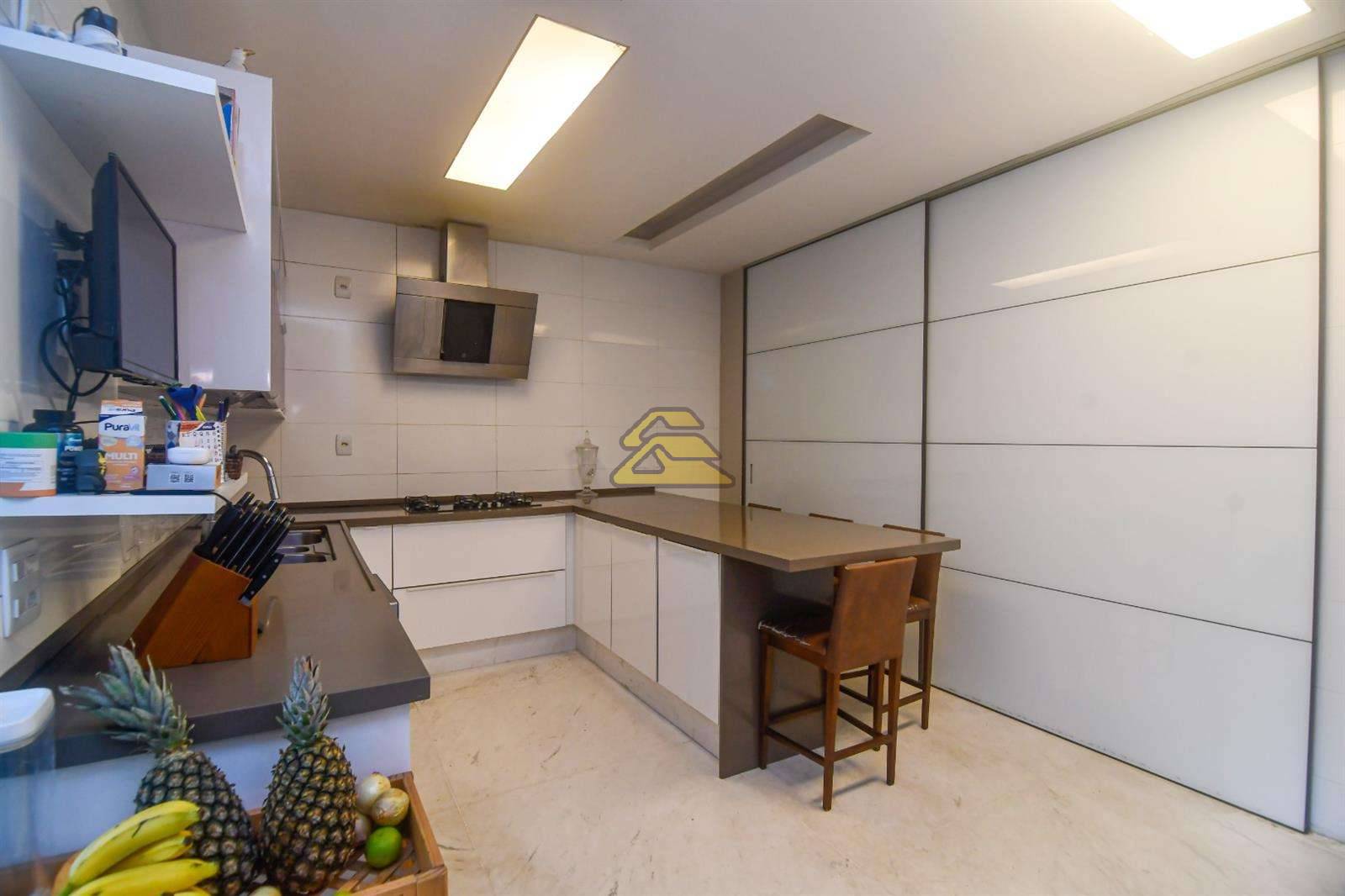 Apartamento à venda com 3 quartos, 180m² - Foto 7