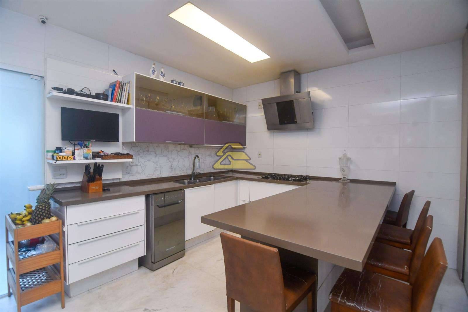 Apartamento à venda com 3 quartos, 180m² - Foto 9