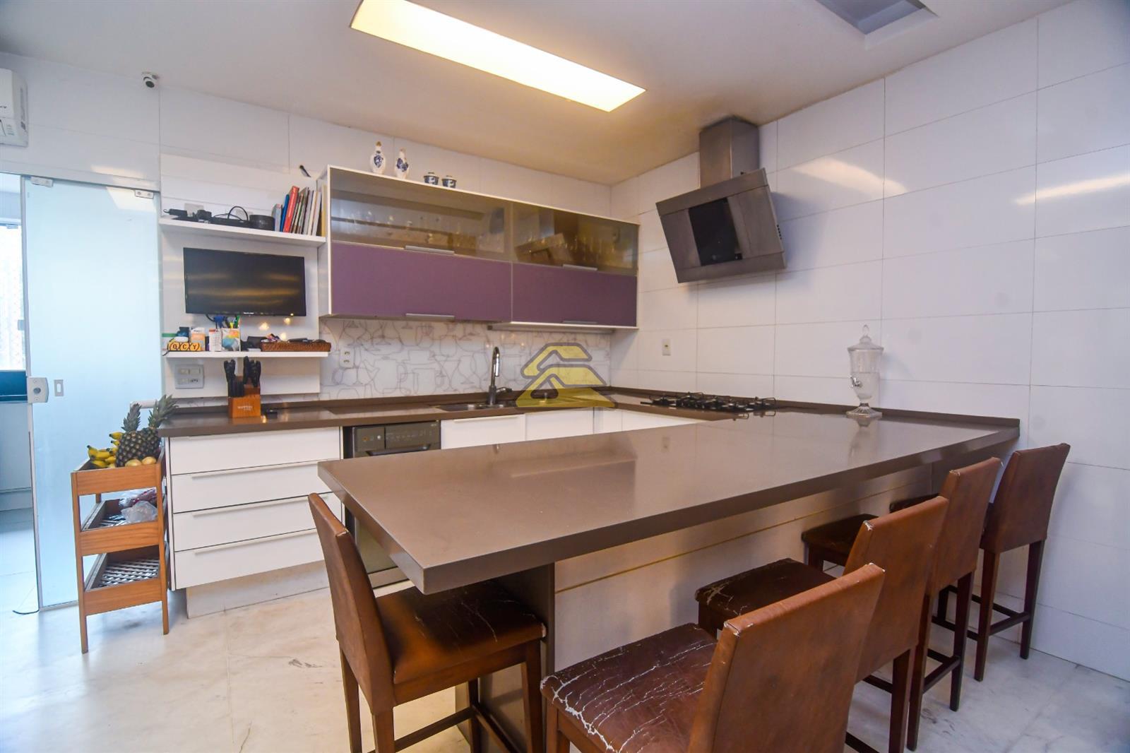 Apartamento à venda com 3 quartos, 180m² - Foto 10