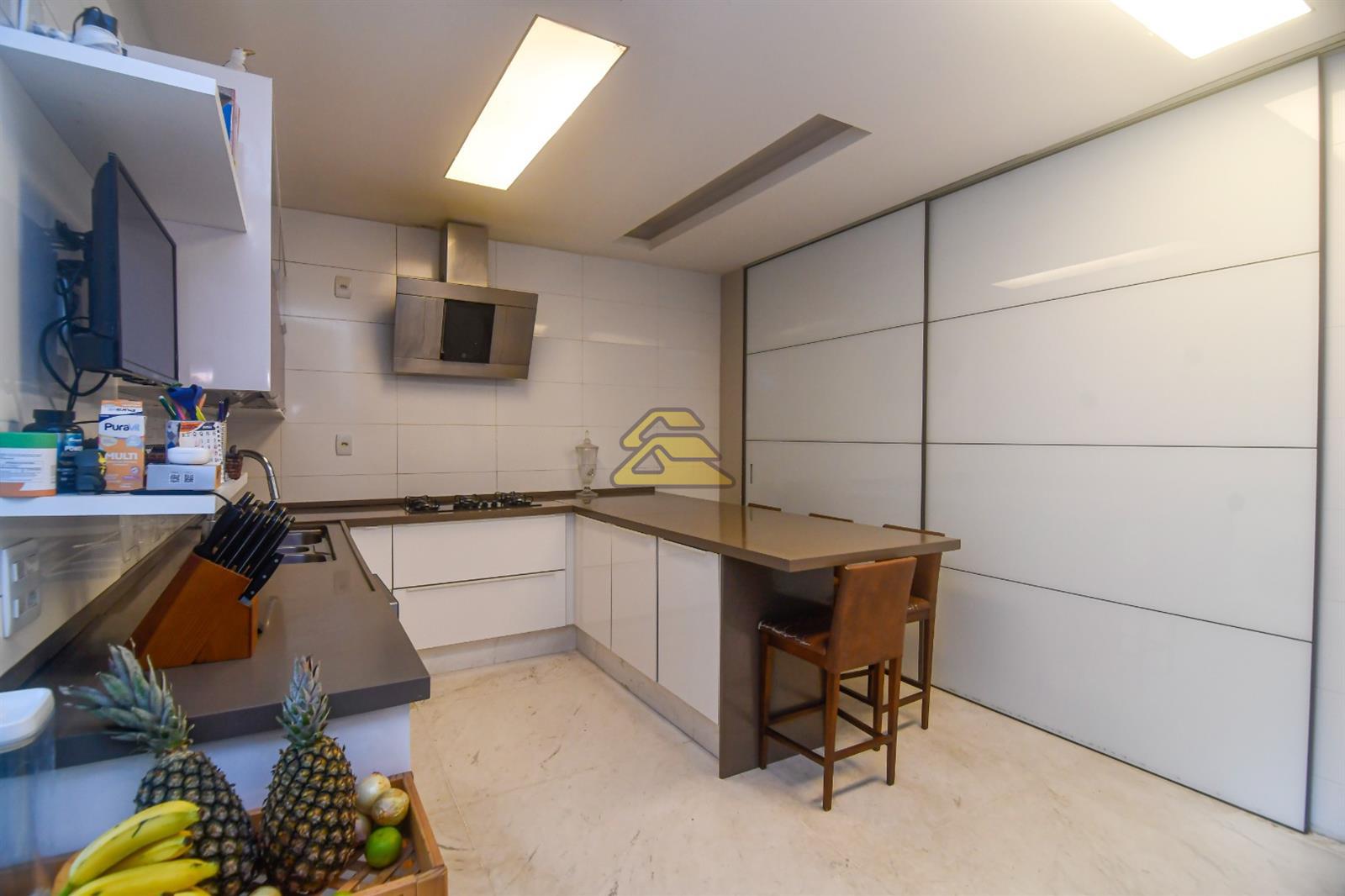 Apartamento à venda com 3 quartos, 180m² - Foto 12