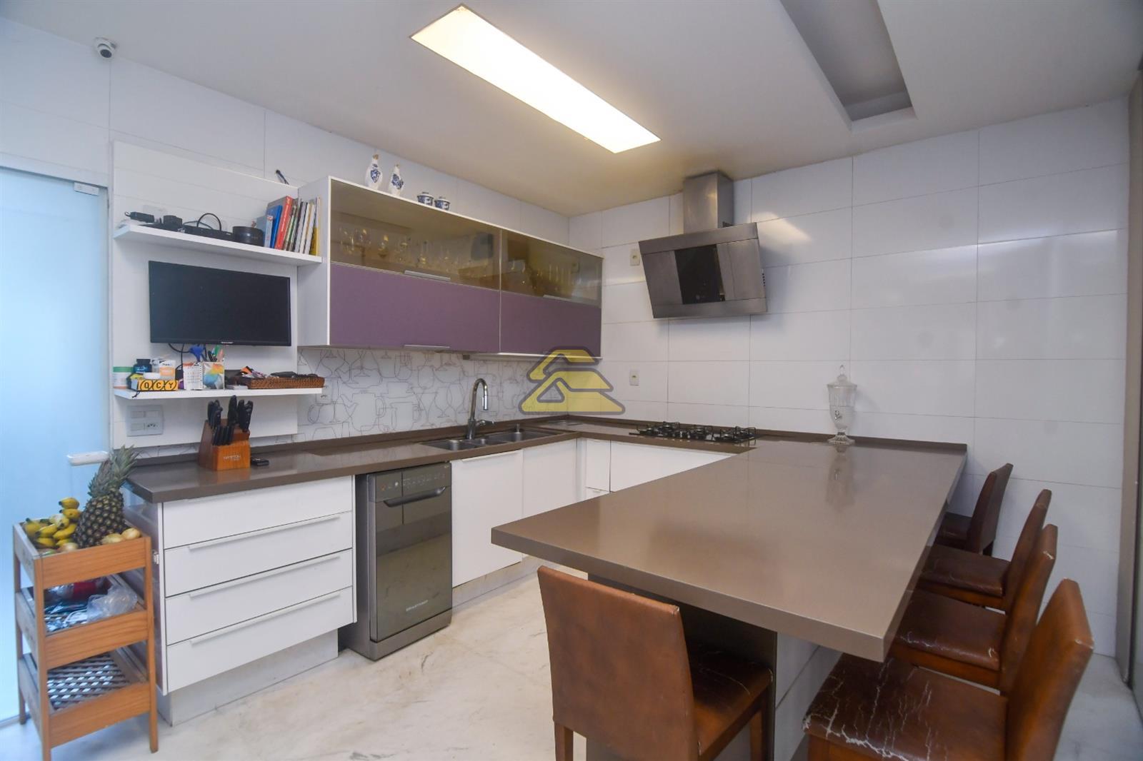 Apartamento à venda com 3 quartos, 180m² - Foto 11