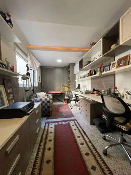 Cobertura à venda com 4 quartos, 300m² - Foto 17