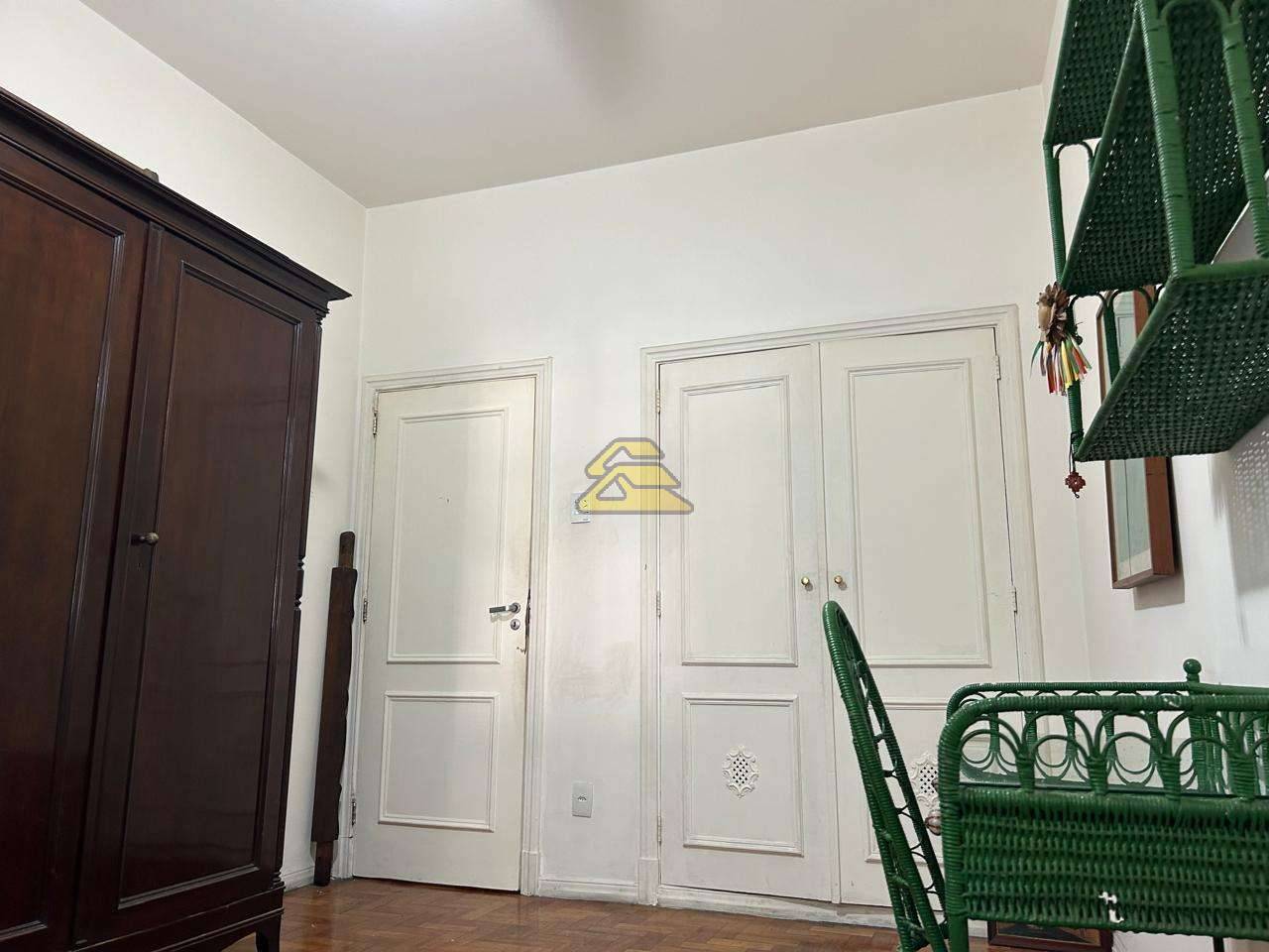 Apartamento à venda com 3 quartos, 130m² - Foto 9