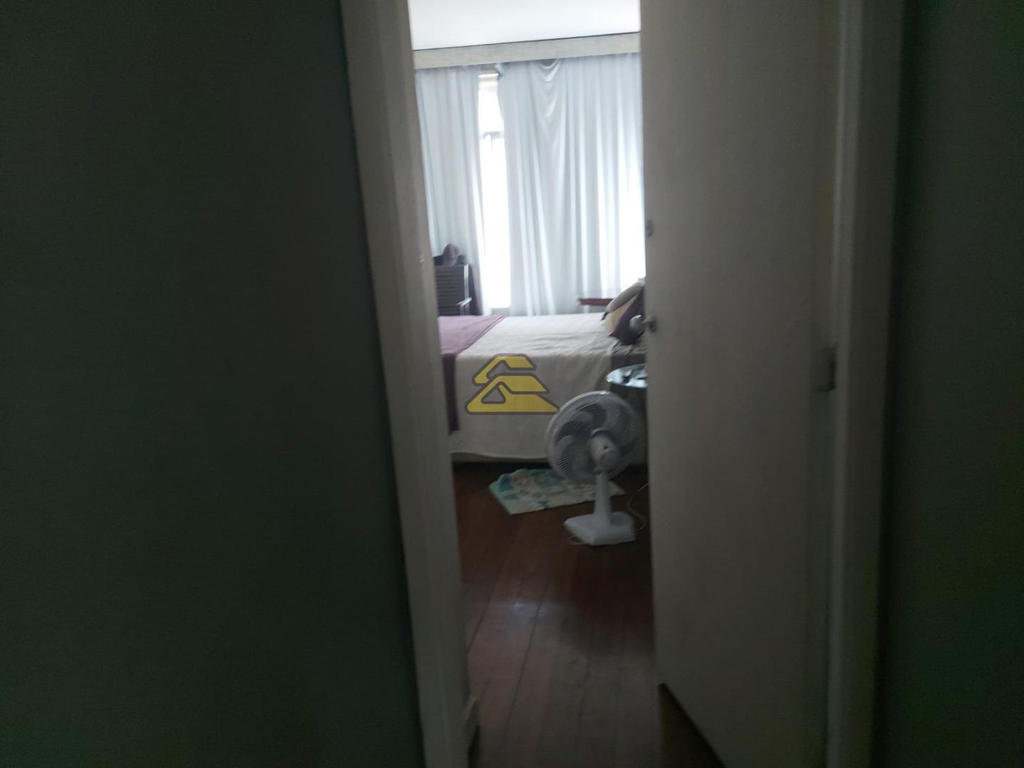 Apartamento à venda com 4 quartos, 225m² - Foto 17