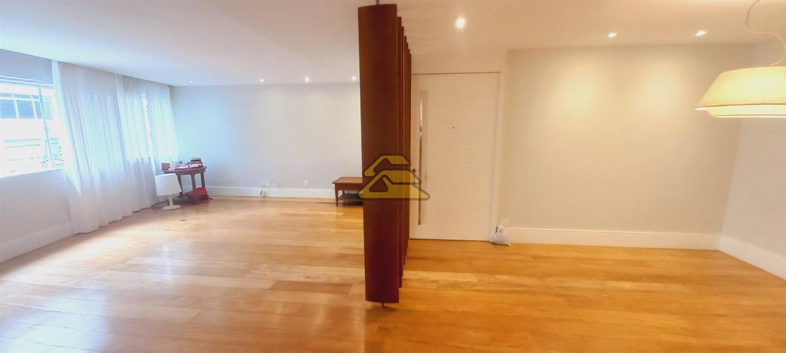 Apartamento à venda com 3 quartos, 200m² - Foto 4