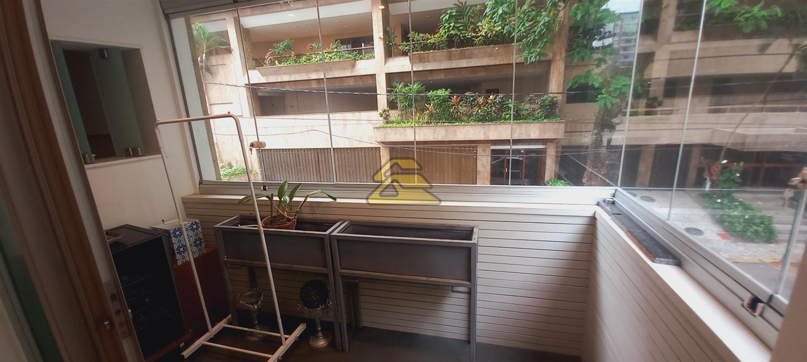 Apartamento à venda com 3 quartos, 200m² - Foto 7