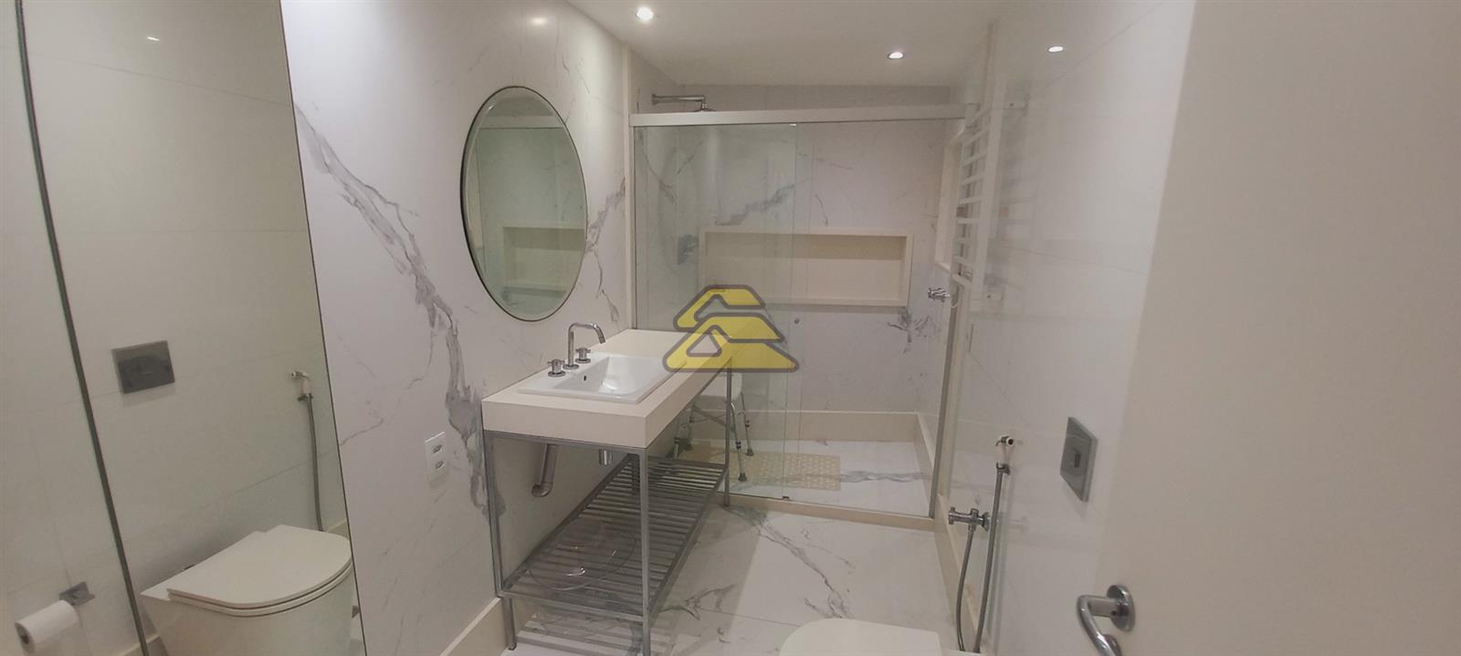 Apartamento à venda com 3 quartos, 200m² - Foto 12