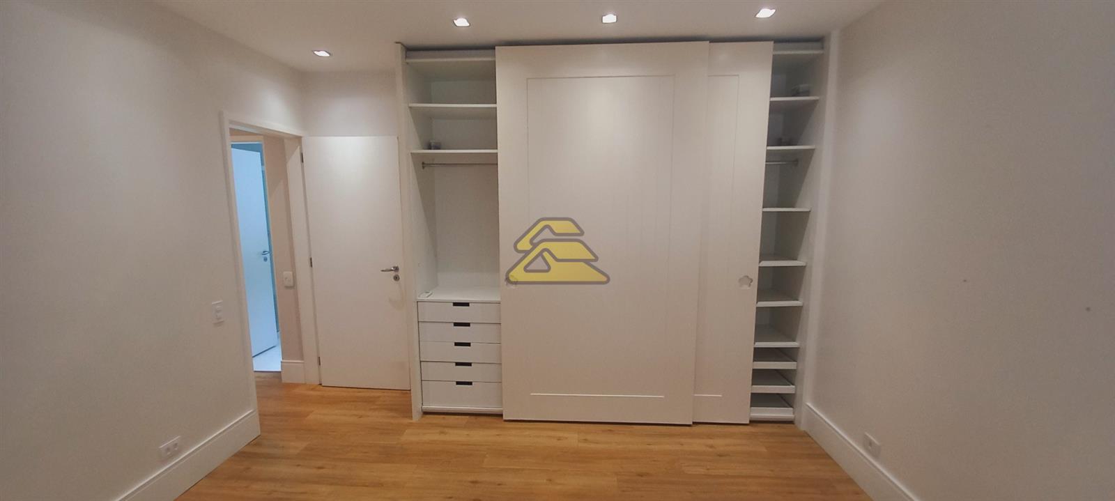 Apartamento à venda com 3 quartos, 200m² - Foto 18