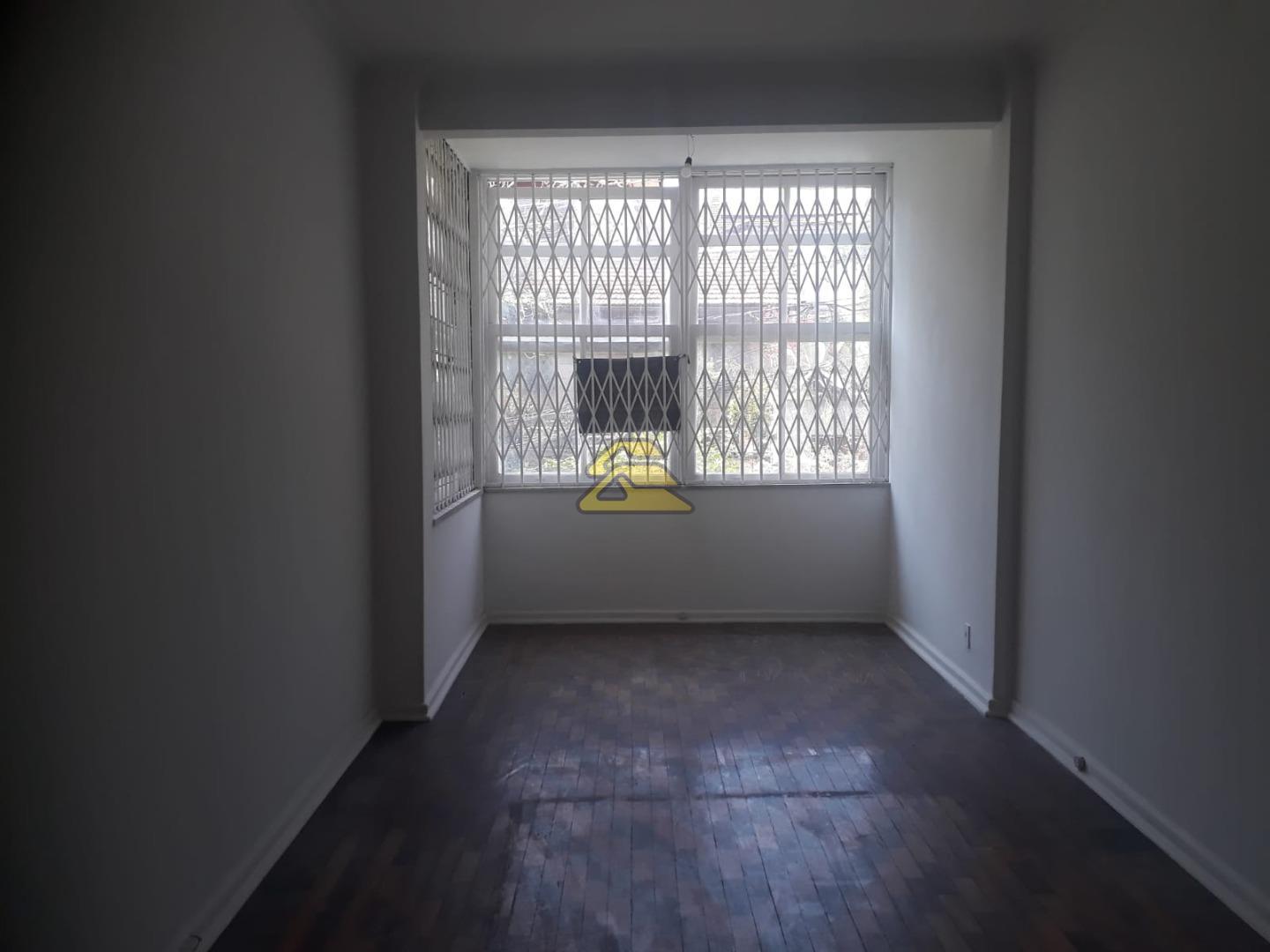 Apartamento à venda com 3 quartos, 121m² - Foto 1