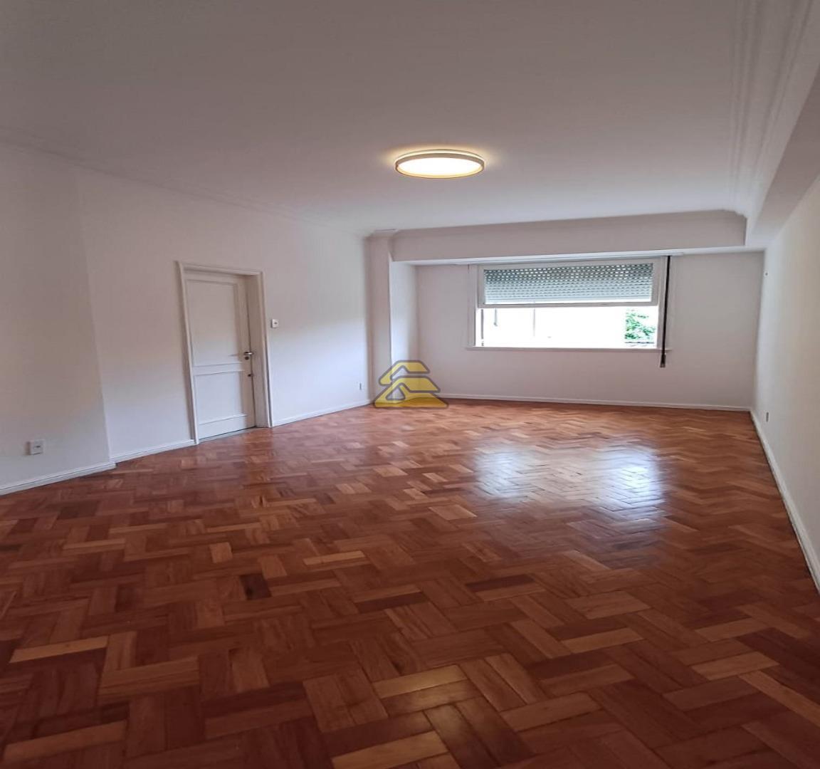 Apartamento à venda com 3 quartos, 177m² - Foto 2