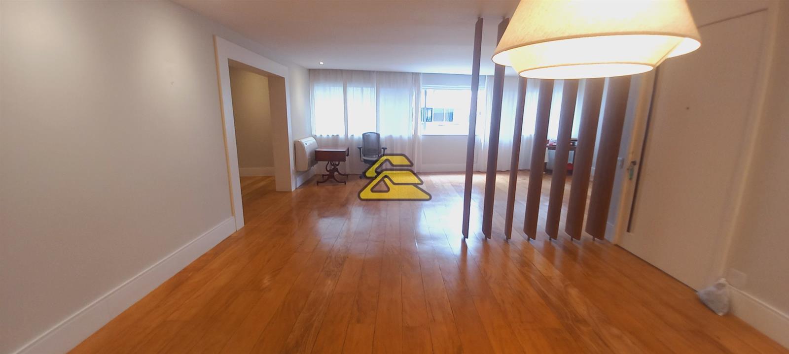 Apartamento à venda com 3 quartos, 200m² - Foto 4