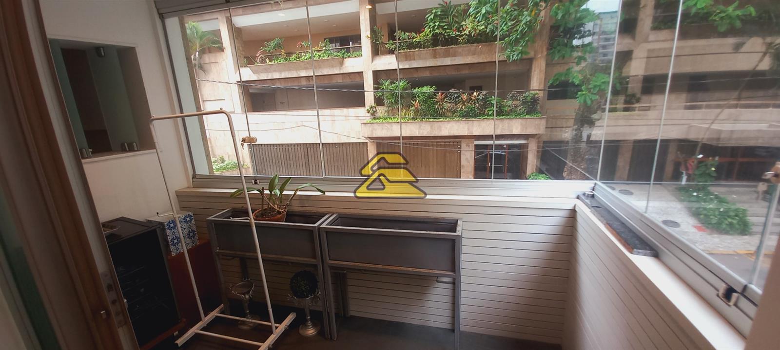 Apartamento à venda com 3 quartos, 200m² - Foto 10