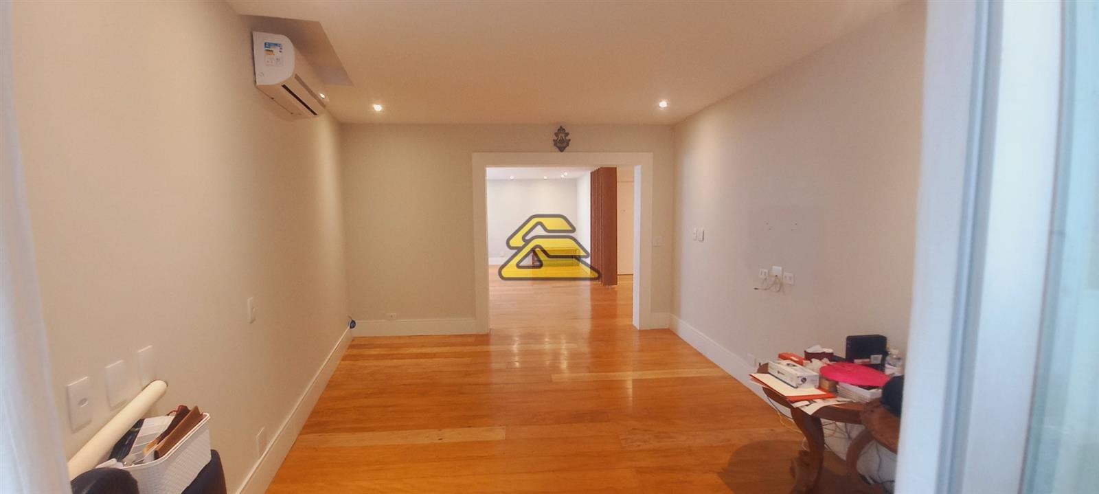 Apartamento à venda com 3 quartos, 200m² - Foto 1