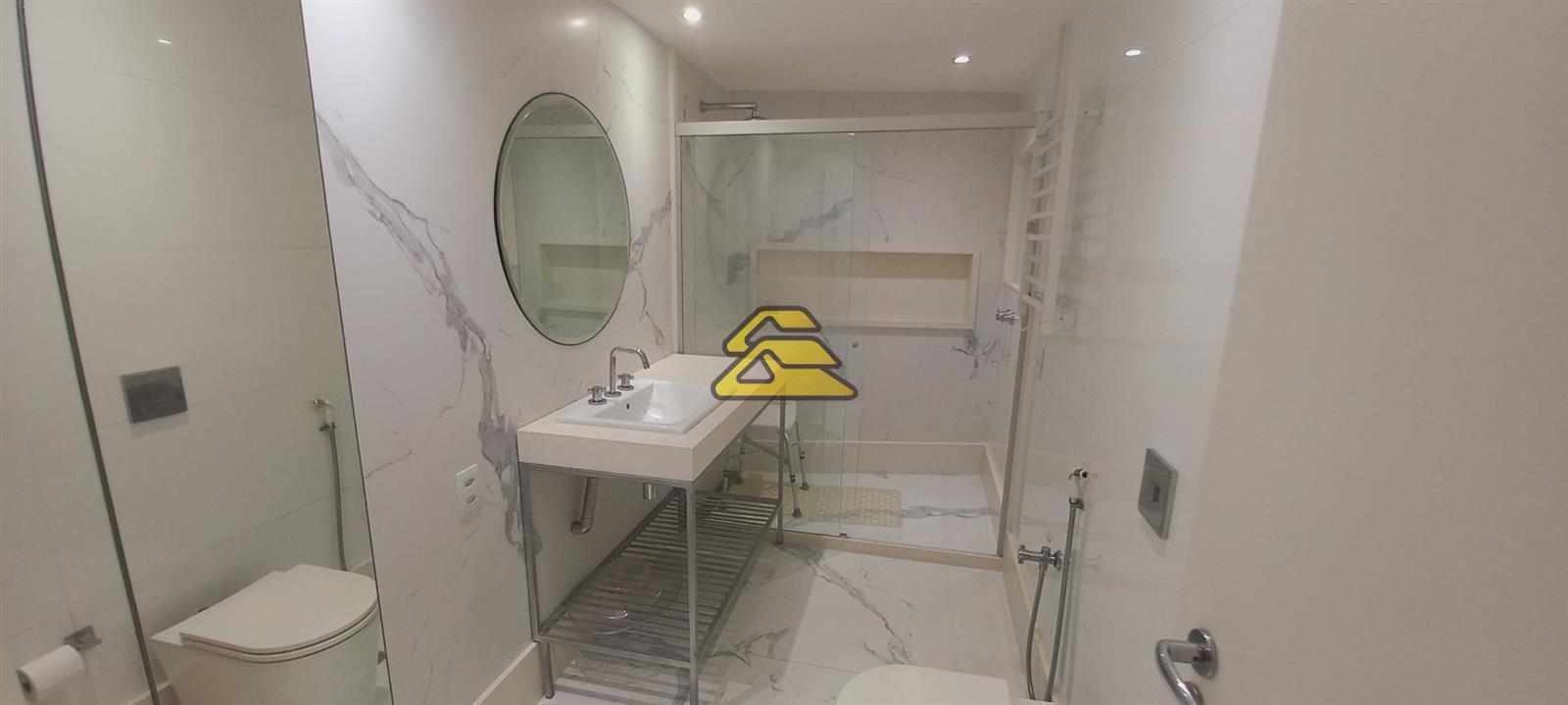 Apartamento à venda com 3 quartos, 200m² - Foto 12