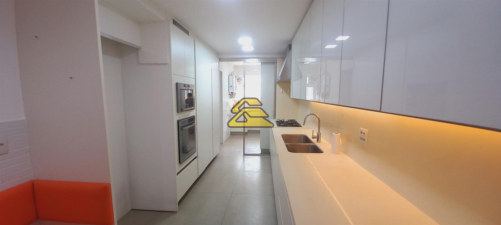 Apartamento à venda com 3 quartos, 200m² - Foto 20