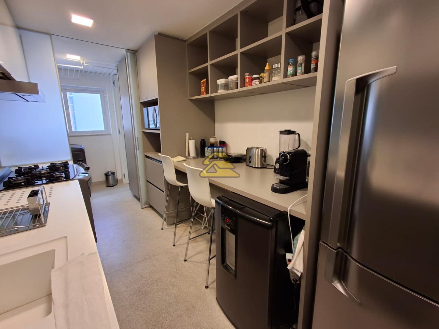 Apartamento à venda com 3 quartos, 158m² - Foto 17